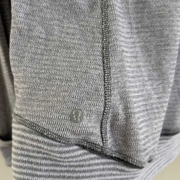 Lululemon Think Fast Pullover, Size 6 - Picture 4 of 4